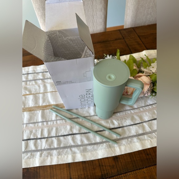 Simple Modern 40oz Trek Tumbler - Picture 2 of 2